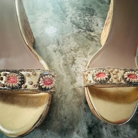 BEBE DECORATIVE BUTTON DESIGN CORK WEDGE ANKLE STRAP HEELS SIZE 8 - Picture 2 of 16